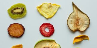 suszone owoce, czy suszone owoce są zdrowe, suszone owoce na diecie, suszone śliwki, suszone morele, daktyle, rodzynki