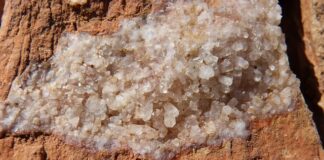 Na czym polega proces inkrustacji i Adkrustacji?