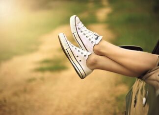 Dlaczego nogą po złamaniu sinieje?