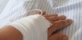 Co lepsze na noc podpaski czy tampony?